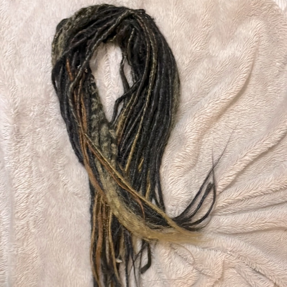 Double ended or single ended dreads with or without jewelry